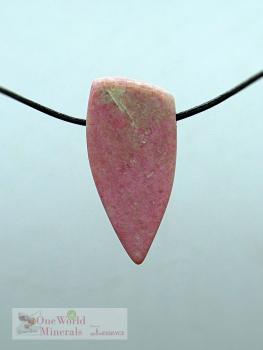 Preview: Freudentränen,  handgeschliffener Thulit Schmuckanhänger (Var.2)